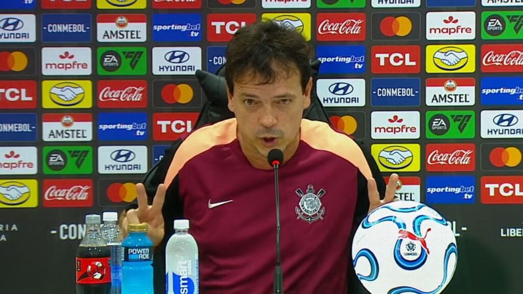 Diniz diz que torcida do Corinthians tem que acreditar no sonho da Libertadores e projeta dérbi: 'Como uma final'