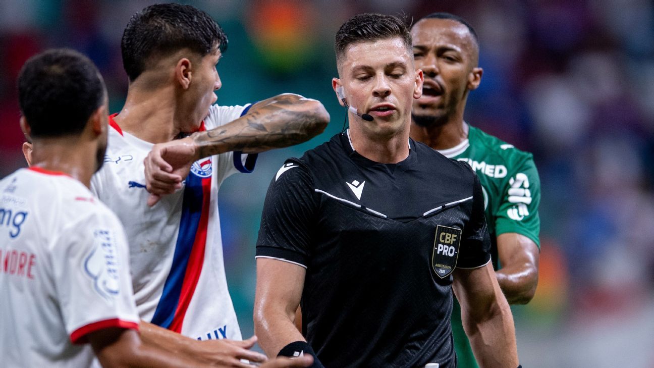Em súmula, árbitro detalha reclamação de dirigente do Bahia após derrota para o Palmeiras: 'Aqui você não apita mais'