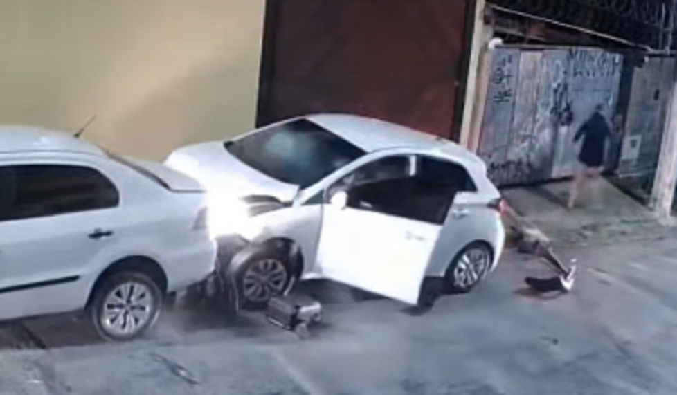 Homem persegue, atropela e arrasta ex-namorada em moto em São Paulo