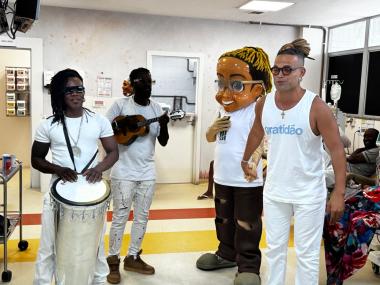 Projeto “Música Cura” leva tarde de música para a hemodiálise do HGRS