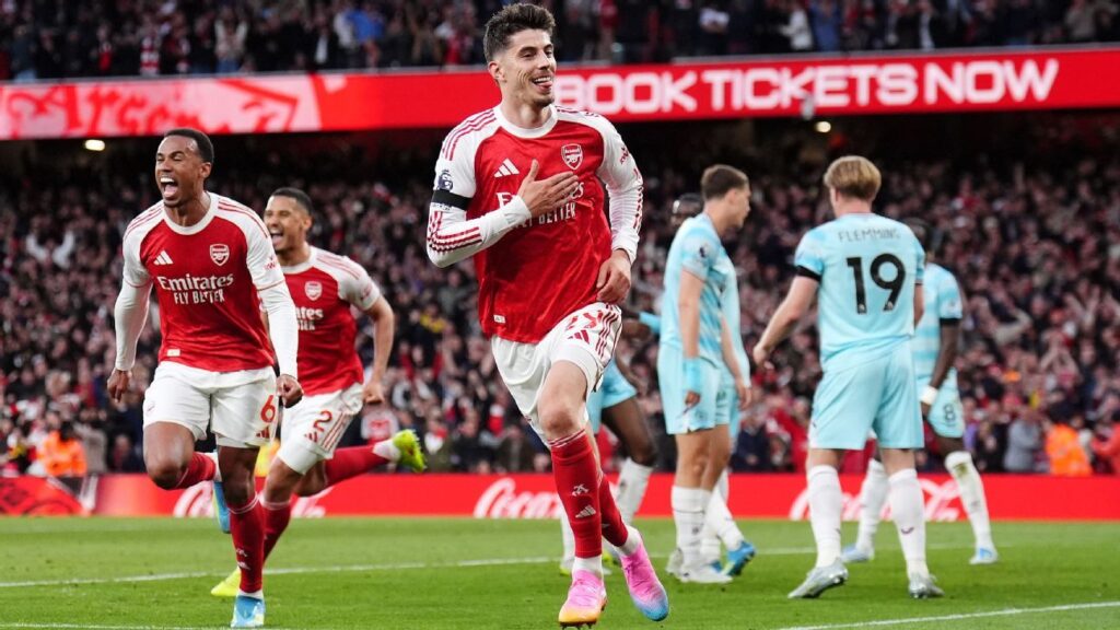 Arsenal vence Burnley e torce por tropeço do City para ser campeão da Premier League nesta terça