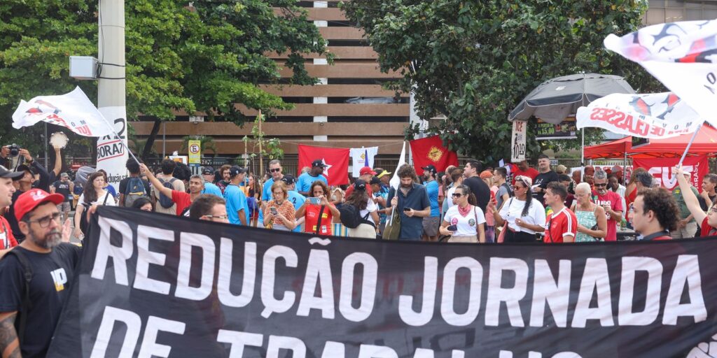 Caminhos da Reportagem debate impactos da escala 6x1 no Brasil