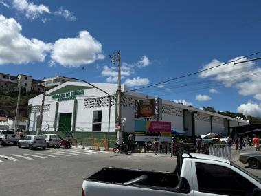 Entrega de mercado municipal amplia oportunidades para agricultura familiar em Jaguaquara