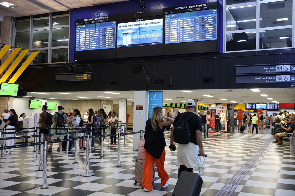 Estrangeiros operam 90% dos aeroportos em capitais e Infraero encolhe