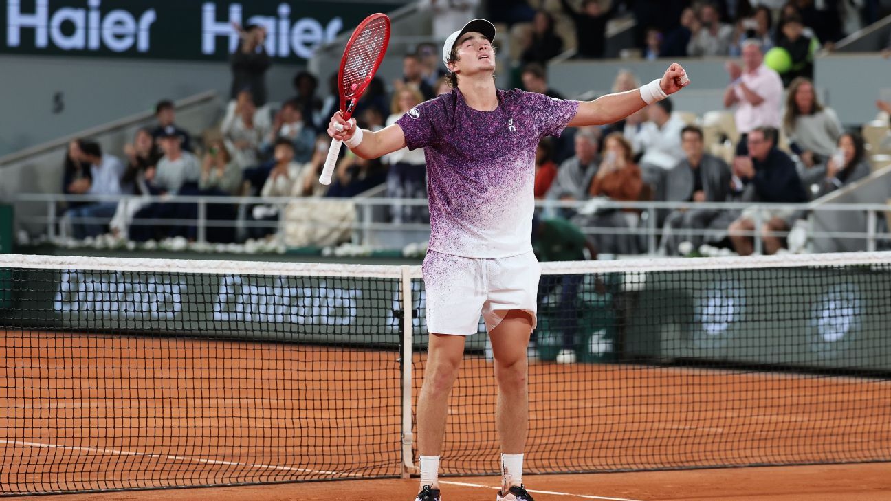 João Fonseca vence Casper Ruud, vai às quartas em Roland Garros e encerra jejum de 22 anos