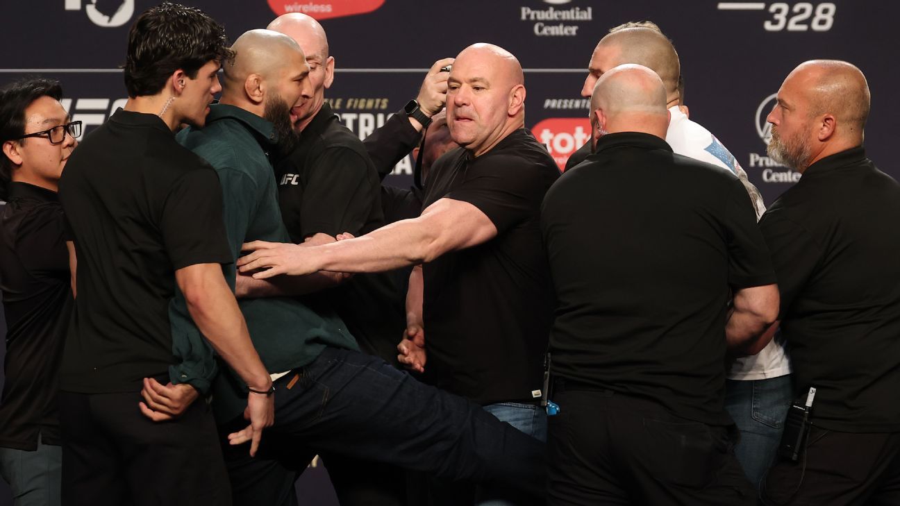 Khamzat Chimaev justifica chute em Sean Strickland durante encarada do UFC 328