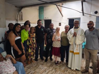 Mês das Mães Solidário: Servidores da Secom entregam arrecadações para idosas do Lar Elizabete
