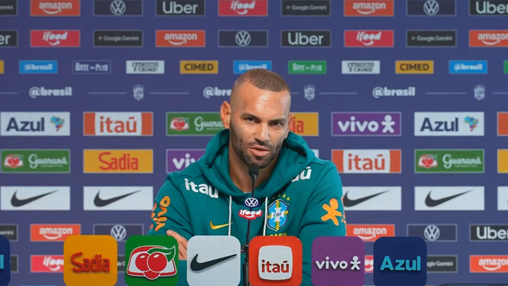 Weverton diz como trocar Palmeiras pelo Grêmio o ajudou a voltar à Seleção e quer disputa com Alisson e Ederson na Copa