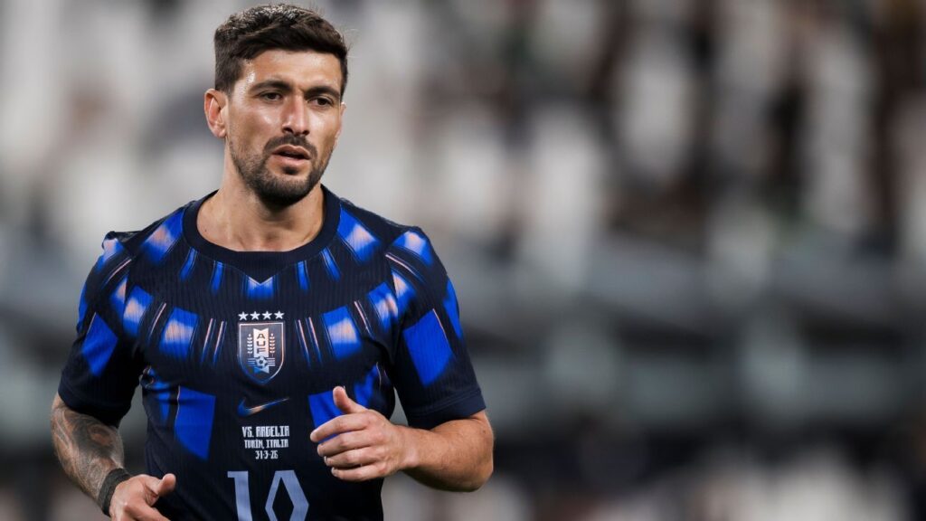 Arrascaeta, do Flamengo, sofre lesão na panturrilha com seleção do Uruguai e vira dúvida para a Copa