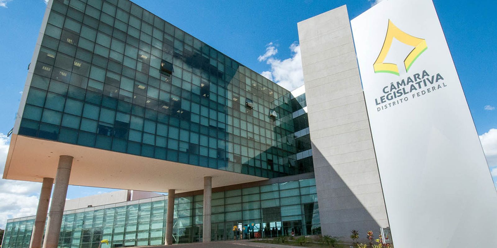 Deputados distritais extinguem jornada 6x1 de terceirizados
