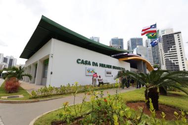 Encontro nacional reúne gestores dos pontos focais do Ligue 180, com lançamento de diretrizes das Casas da Mulher Brasileira e assinatura de acordos