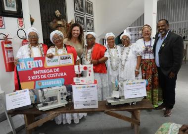 Governo da Bahia apoia empreendedorismo feminino com entrega de kits de costura no Recôncavo | SECOM