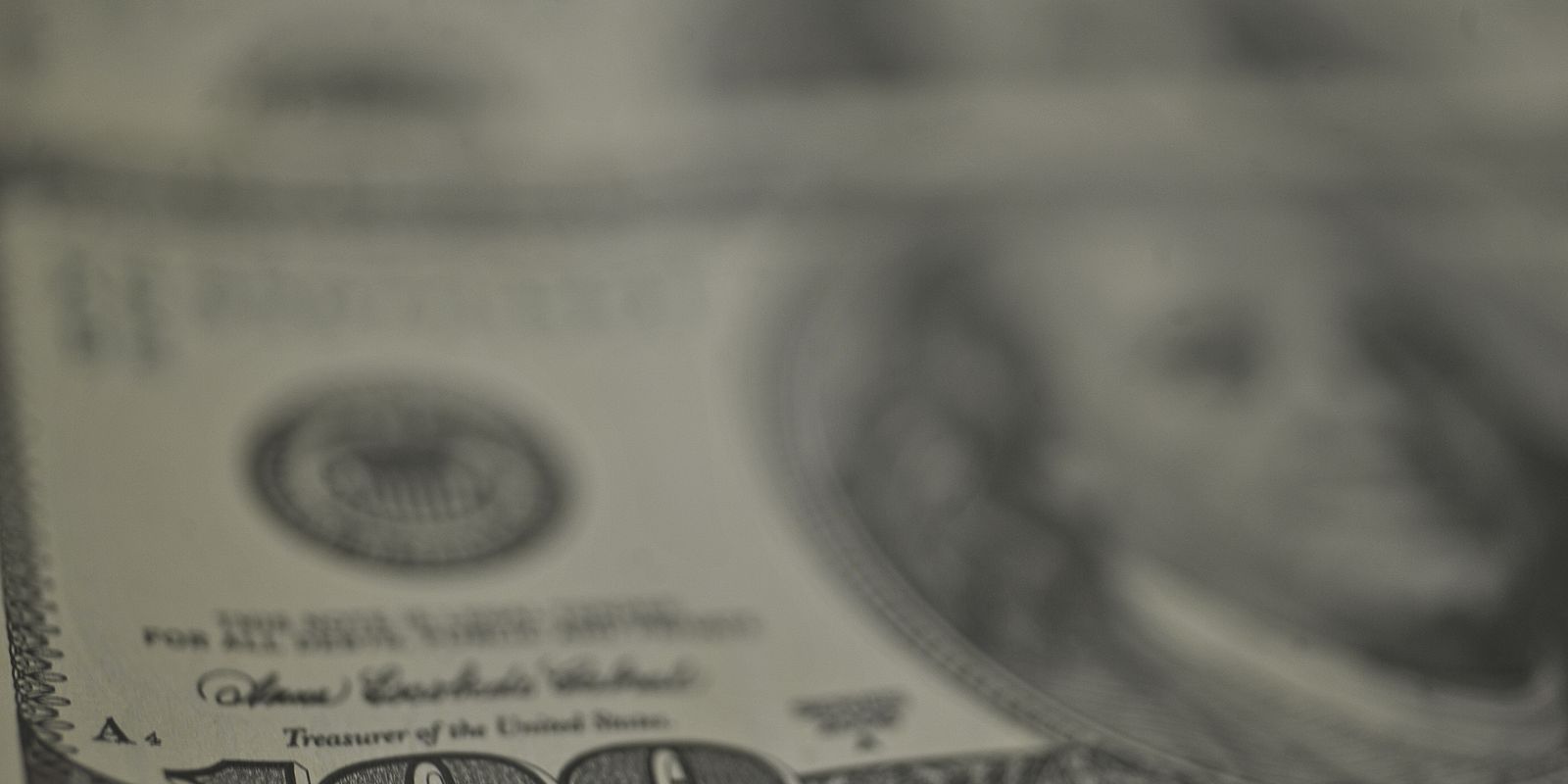 Dólar recua, bolsa cai e petróleo dispara com tensão no Oriente Médio