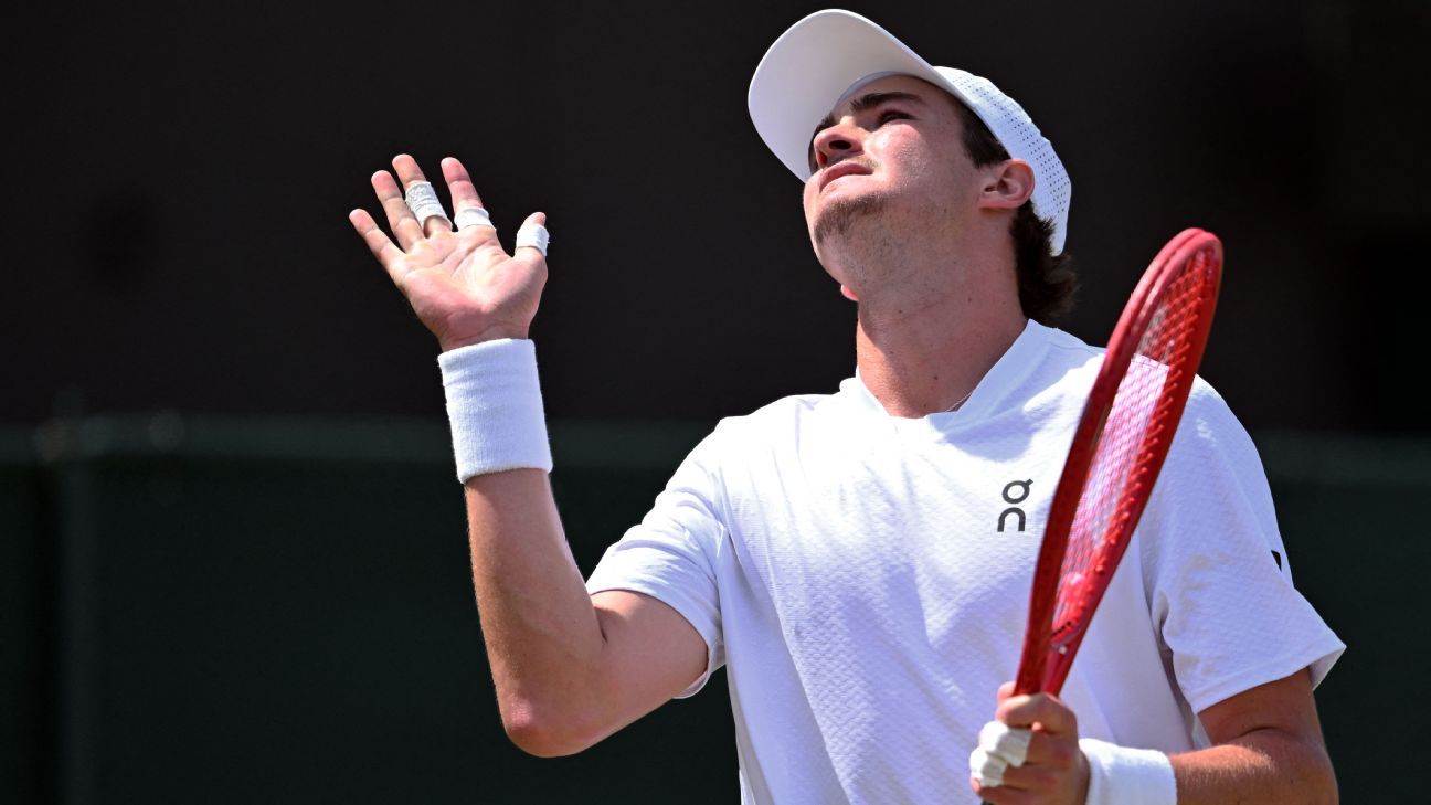 João Fonseca é dominado, cai para russo 'surpresa' e dá adeus em Wimbledon na 3ª rodada