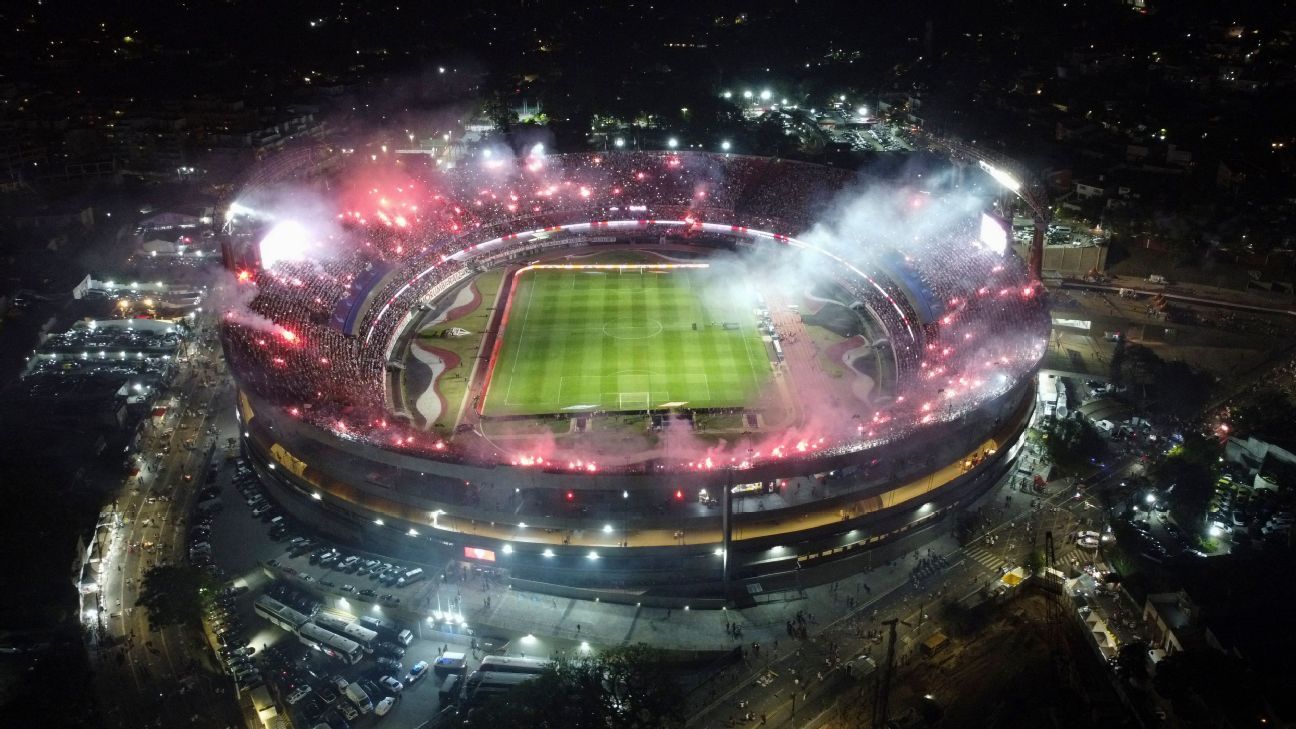Piso de rampa de acesso ao Morumbis cede em dia de show no estádio do São Paulo