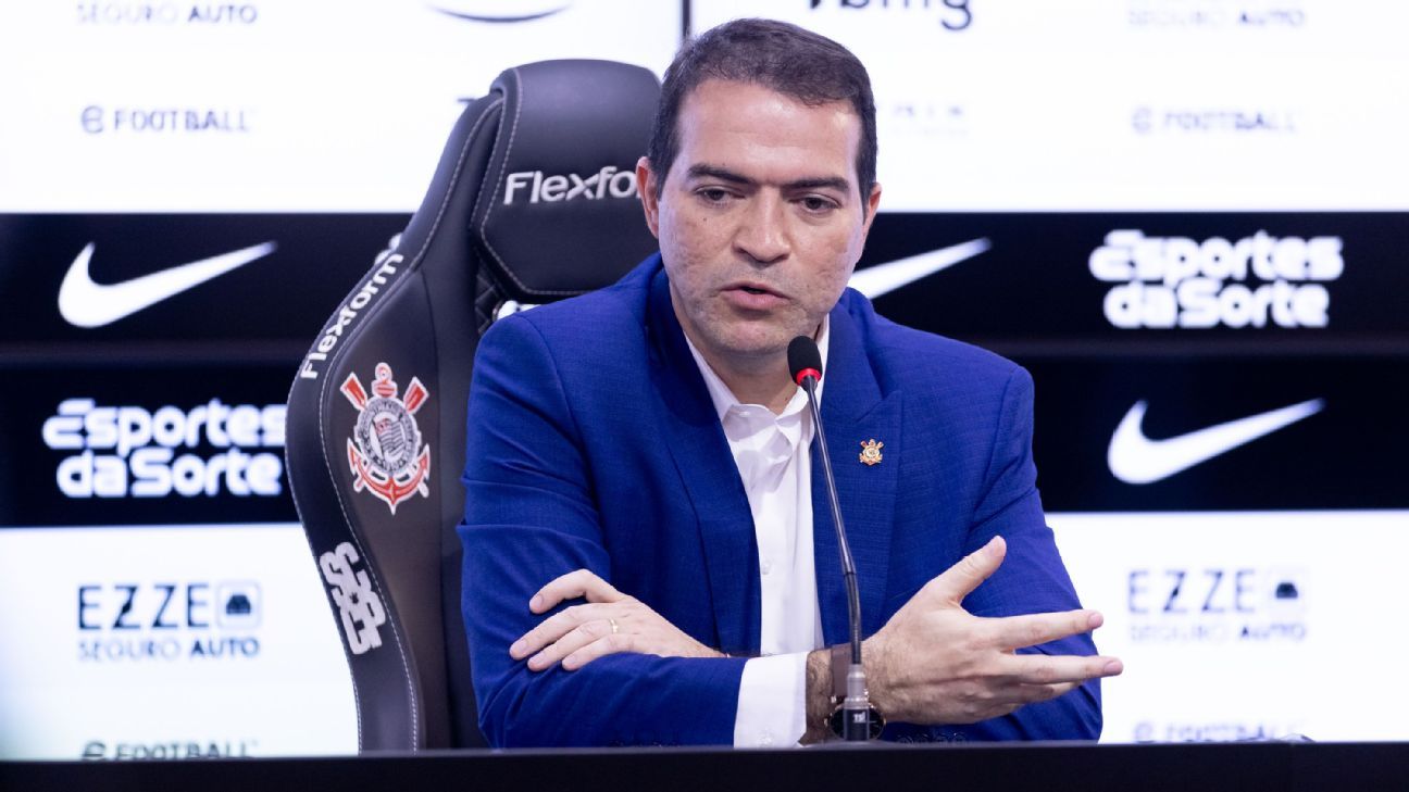 Marcelo Paz festeja renovação de Memphis Depay, cita 'responsabilidade financeira' e esfria reforços: 'A prioridade é...'