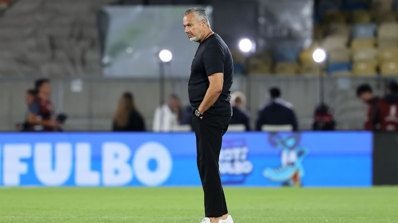 Boto responde Abel, se diz acostumado a discurso de técnico do Palmeiras e ironiza: 'Gastou quase o dobro do que eu'