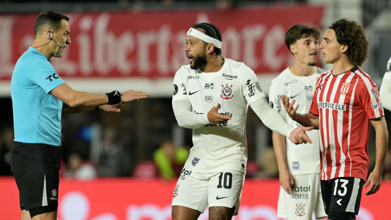 Estudiantes aciona Conmebol, e Memphis Depay pode levar gancho por gesto obsceno em gol do Corinthians